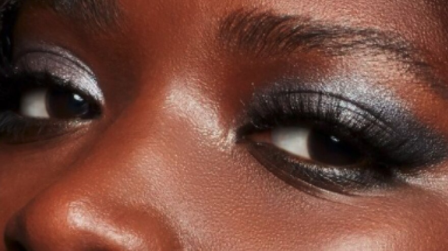 SERVICE DE MAQUILLAGE GRATUIT