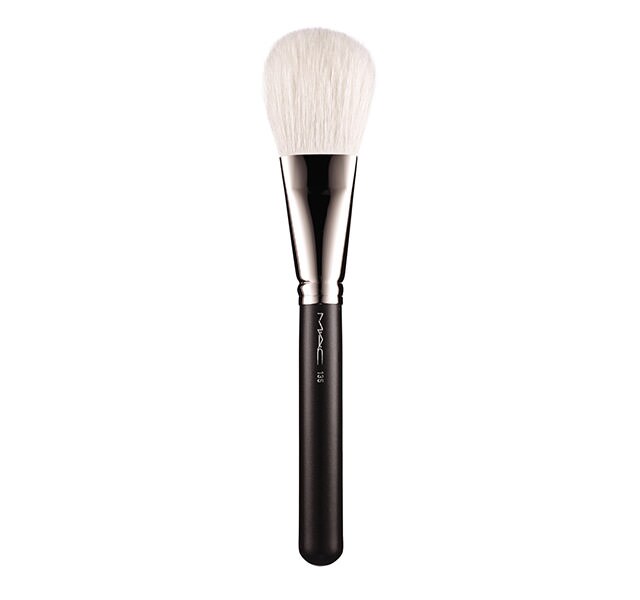 135 Large Flat Powder Brush MAC Cosmetics Canada Official Site