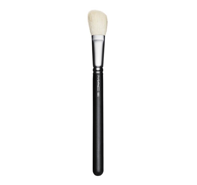 168 Synthetic Large Angled Contour Brush 168 Synthetic Large Angled Contour Brush